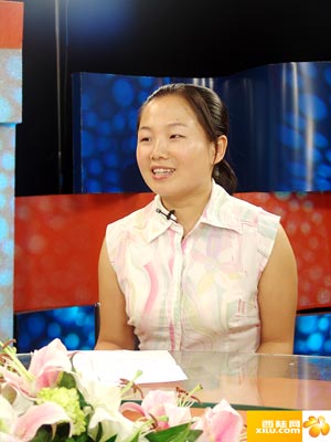 坚强继父打工撑起整个家 伟大父爱感动热心网