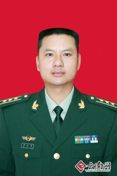 武警方红霄:刀锋再现芒 10秒救人质 br 三歹徒劫