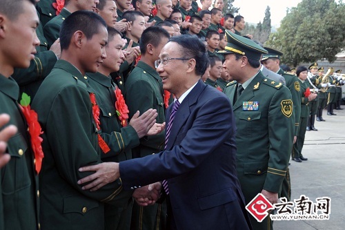 武警云南总队隆重欢送数千名退役老战士
