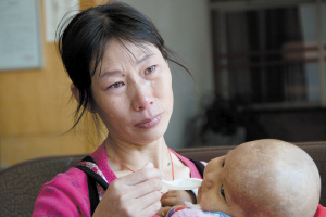 男婴小峰患地中海贫血症靠输血续命 BR 长期输