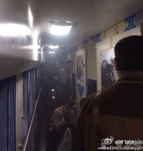 昆明至丽江列车因机车故障烟气倒灌车厢 BR 运