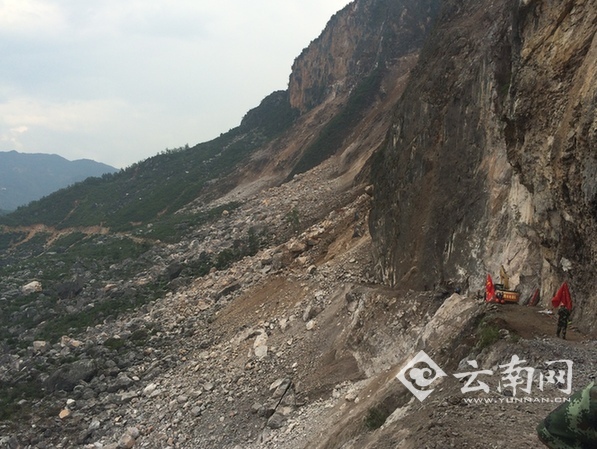 红石村人口_竹泉村红石寨图片(2)