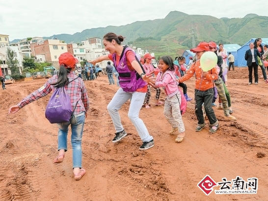 震区最大帐篷幼儿园开园计划运行两个月