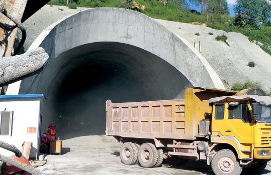 楚雄市东瓜镇铁路施工隧道塌方 6人被困