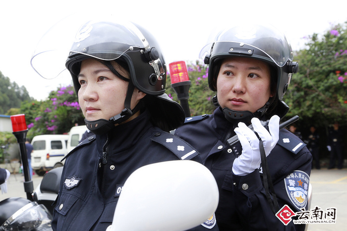 昆明官渡警方快速反应警用摩托车巡逻队飒爽亮