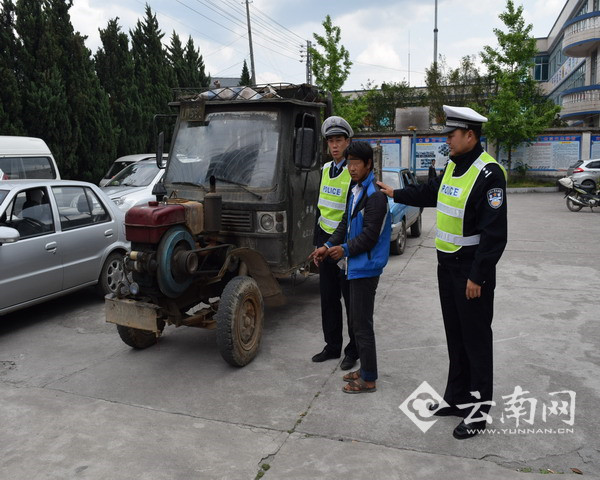  云南腾冲：拖拉机肇事逃逸致1人死亡2人受伤（图）