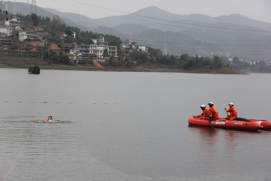  提高应急救援能力 云南临沧消防集中开展水上救助训练
