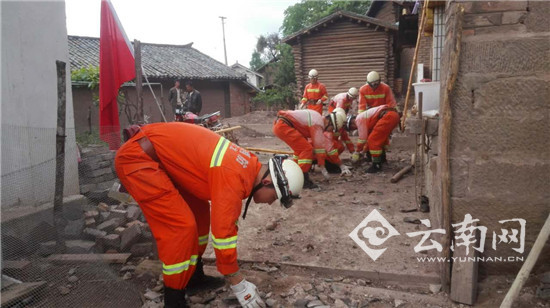  云南云龙发生5.0级地震 大理消防部队快速投入救援工作