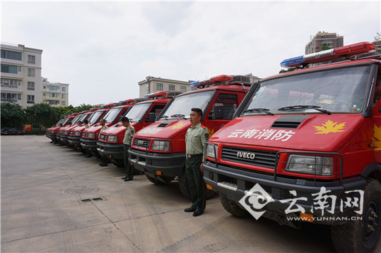  越野运兵车抵达红河 增强消防部队应急能力（图）