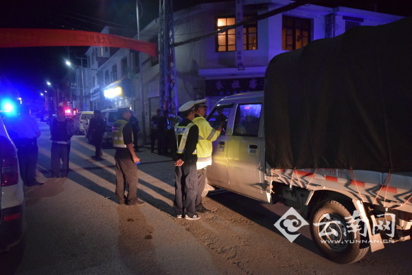  云南迪庆交警集中整治酒驾醉驾 查处交通违法行为40起