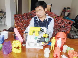  昆明“牛人”自制3D打印机 一台价格2000元以内