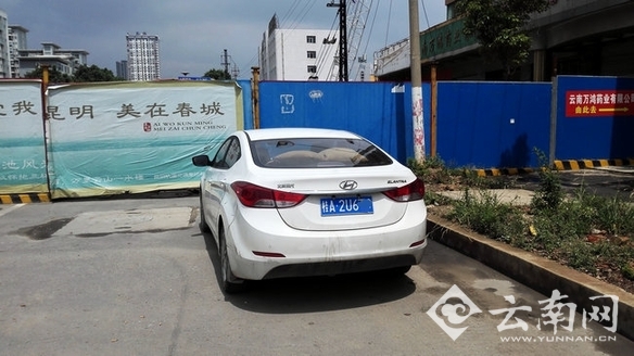  昆明交警一天连查两起涉嫌使用伪造号牌违法行为
