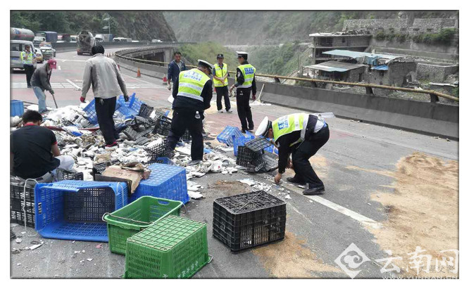  危险！瓷器碎片散满高速路 幸亏大保交警及时排险