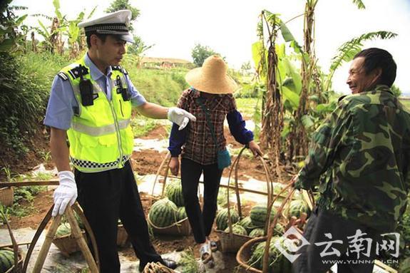  云南红河交警集中整治农村突出交通违法行为