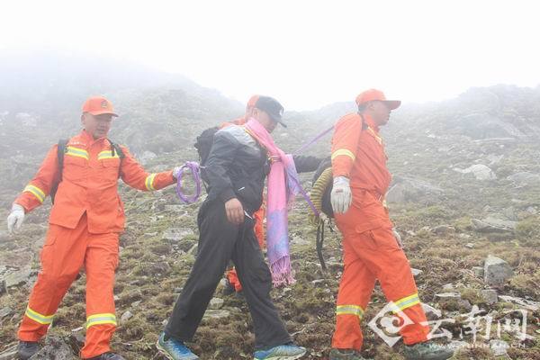  山东籍男子登苍山迷路被困 大理消防搜救一波三折