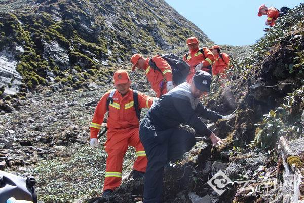  山东籍男子登苍山迷路被困 大理消防搜救一波三折