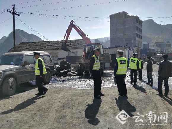  路域环境整治 镇雄二级公路旧貌换新颜