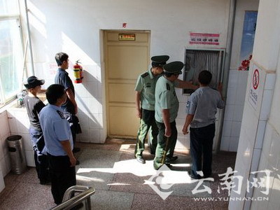  云南永仁消防联合派出所查隐患 为高考考点安全护航