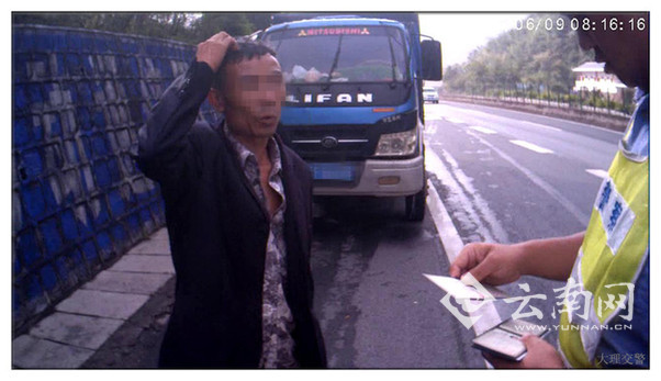  拖拉机套货车牌伪装上高速 大保交警说NO