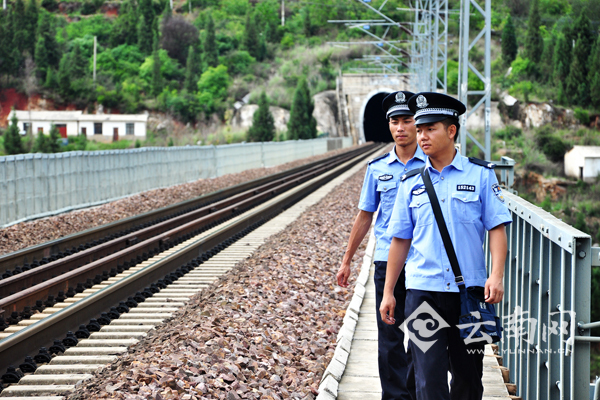  云南开远铁警严把关键环节加强雨天线路治安防控工作