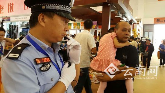  昆明官渡民警南博安保日记：笑容抵心 枝叶关情（图）