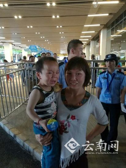  昆明官渡民警南博安保日记：笑容抵心 枝叶关情（图）
