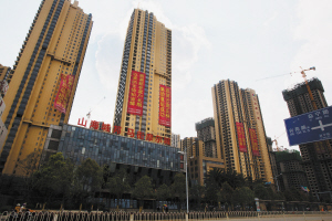  火车站附近一公厕如厕2元 漱口另收费