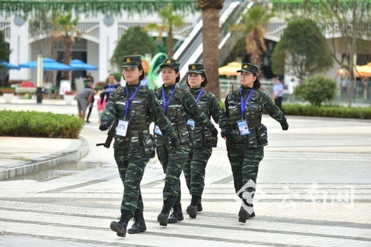  武警云南总队女兵田丽娟推迟拍婚纱照赴南博会执勤（图）