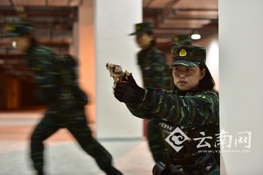  武警云南总队女兵田丽娟推迟拍婚纱照赴南博会执勤（图）