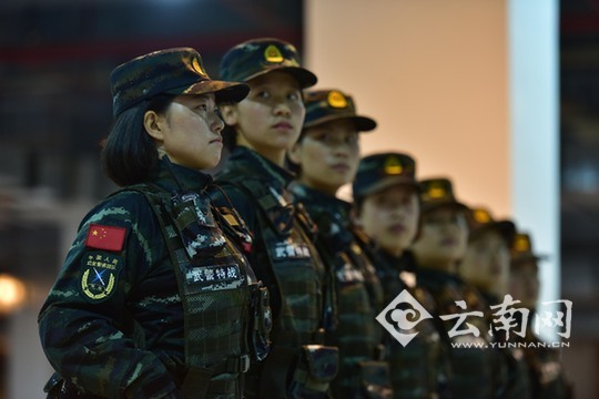  武警云南总队女兵田丽娟推迟拍婚纱照赴南博会执勤（图）