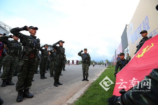  2名武警战士南博会安保一线“火线入党”（图）