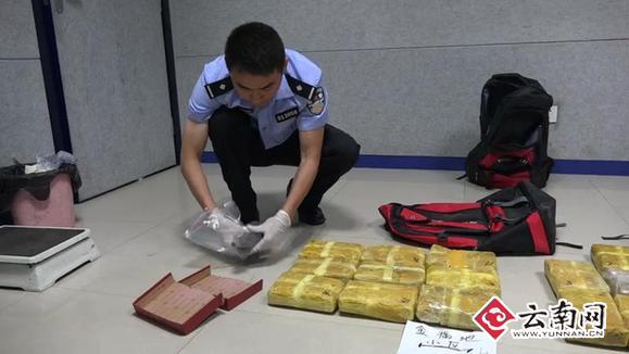  昆明警方破获团伙武装贩毒案 缴获毒品超万克