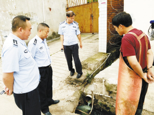 昆明昭宗片区8家小作坊生产污水直排入滇河道支流被责令整改