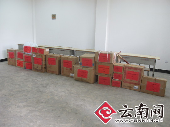  云南网情牵寻甸贫困小学 筹集近2万元物资献爱心