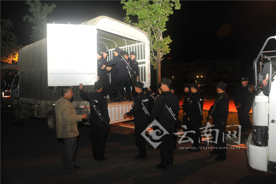 云南警方破获我省最大一起非法运输制造制毒物品案件 缴获麻黄碱可疑物2.36吨