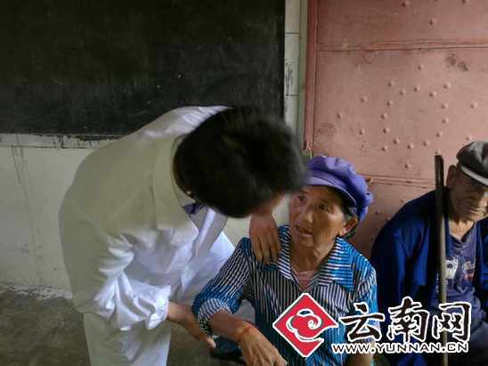  云南失独家庭志愿团队到临沧贫困山区献爱心
