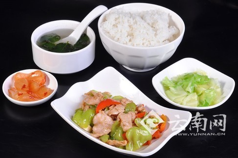  出乎意料20元就能在昆明机场吃到的美食有十多种