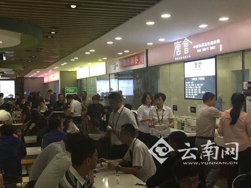  出乎意料20元就能在昆明机场吃到的美食有十多种