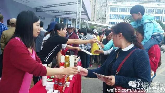  【2016我在云南过暑假】那么多人在云南昆明火车站围观，看什么？