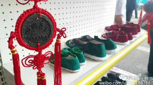  【2016我在云南过暑假】那么多人在云南昆明火车站围观，看什么？