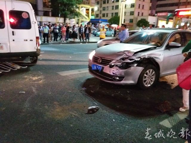 警车肇事