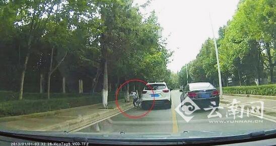  7人团伙连续几天上路“撞车” 专挑女司机下手