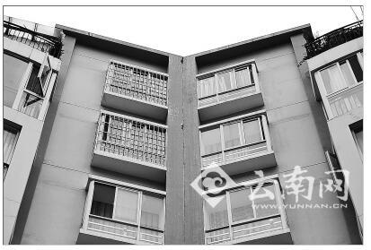  工地施工致住房倾斜挤压 两楼房“秀恩爱”吓坏居民