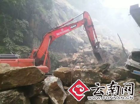  云南昭通盐津突发山体崩塌 中断道路预计3天抢通