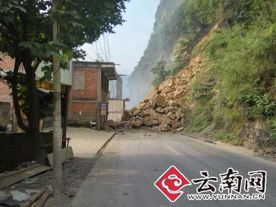  云南昭通盐津突发山体崩塌 中断道路预计3天抢通