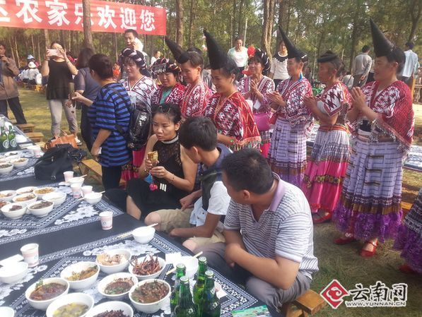  昆明宜良耿家营乡800桌长街宴精彩上演