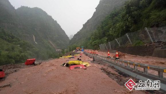  水麻高速因爆发山洪再次封闭 下行线已抢通车辆恢复通行