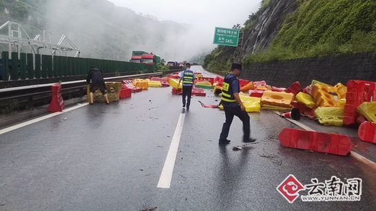  水麻高速因爆发山洪再次封闭 下行线已抢通车辆恢复通行