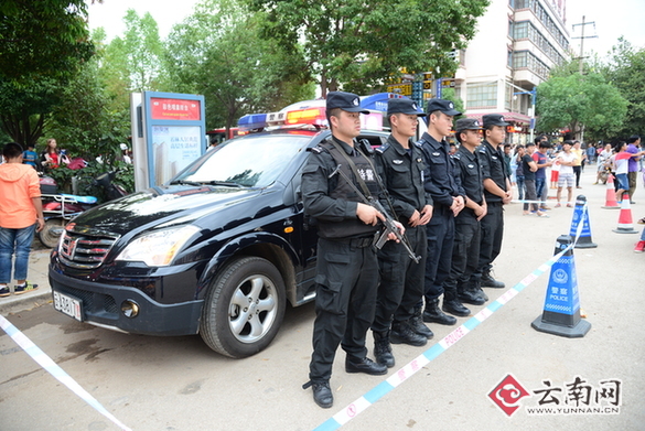  云南石林警方出动安保总警力1745人全力护航火把节