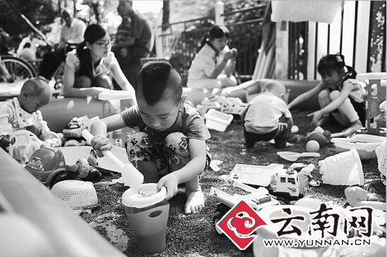  伺候娃娃过暑假两月 昆明很多家庭支出过万元